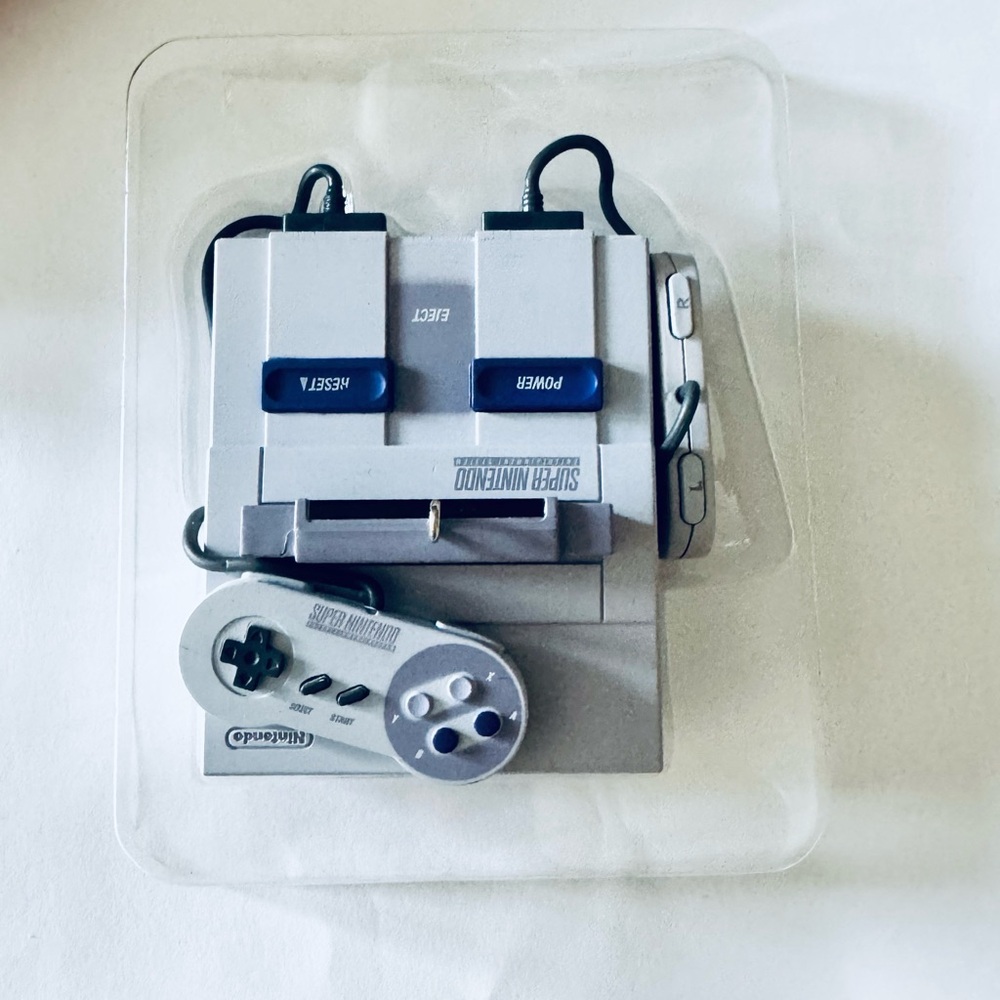 Hallmark Keepsake Super Nintendo NES Console Ornament - Picture 2 of 5